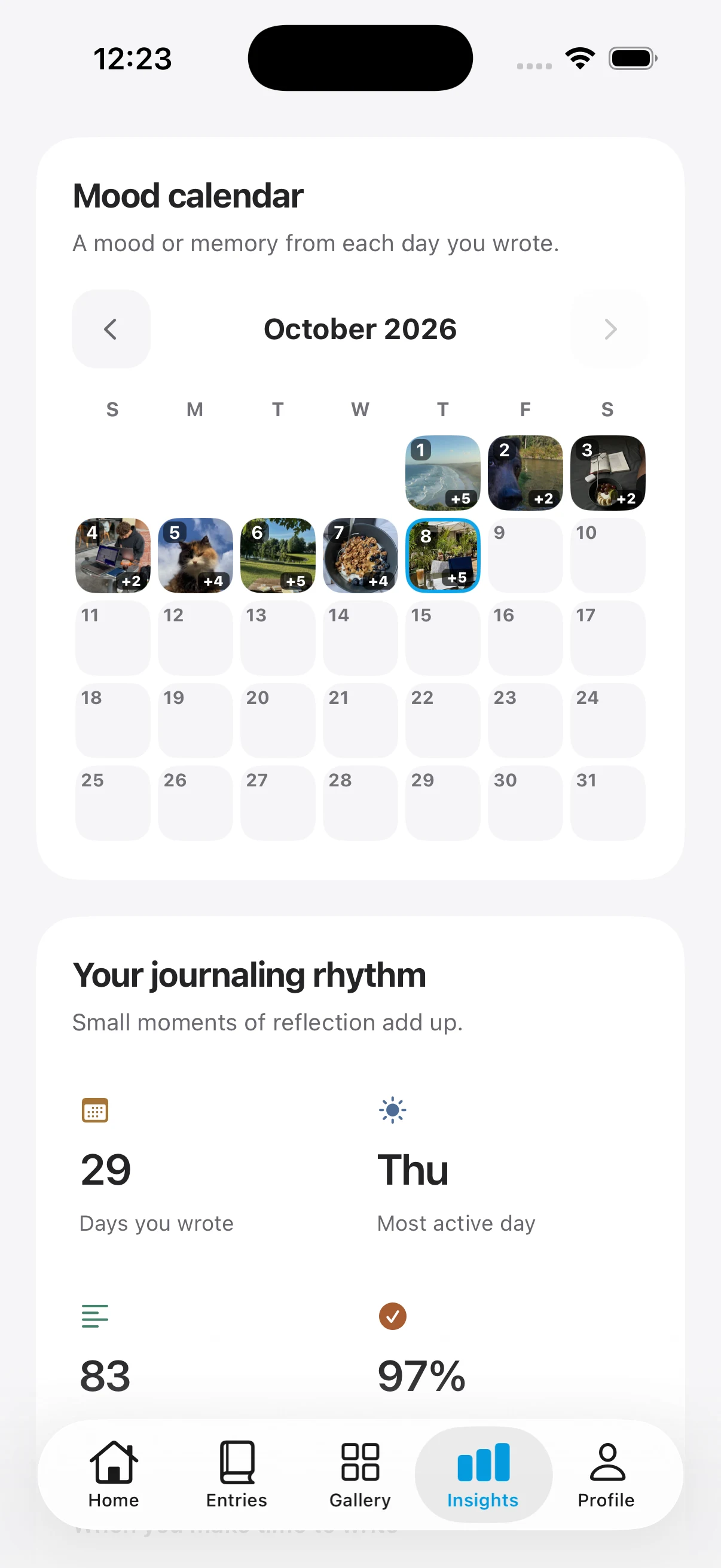 Jourlo mood calendar with photos and daily mood markers